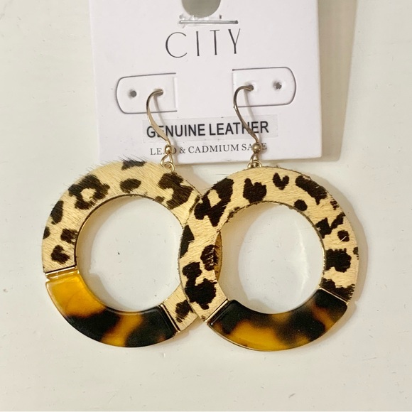 ♦️SOLD♦️ Boutique leopard print calf hair leather tortoise shell dangle earrings - Picture 4 of 6